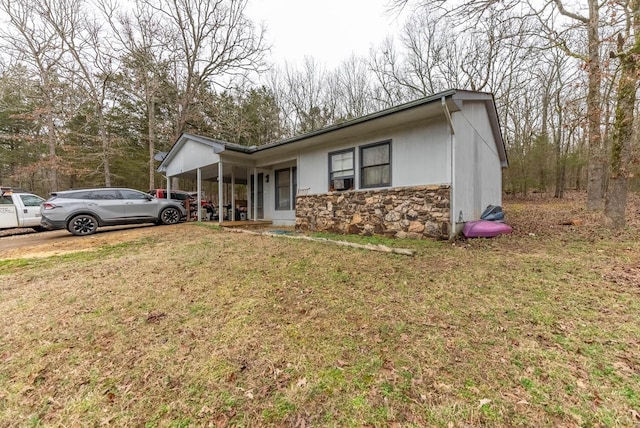 view of front of property with a front yard and covered porch