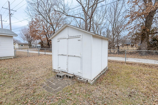 view of outdoor structure featuring a yard