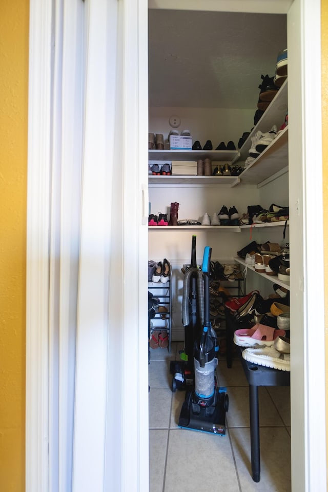 spacious closet featuring tile patterned floors