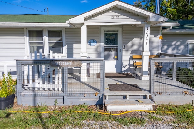 property entrance with covered porch