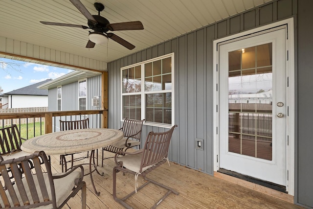 sunroom / solarium with ceiling fan