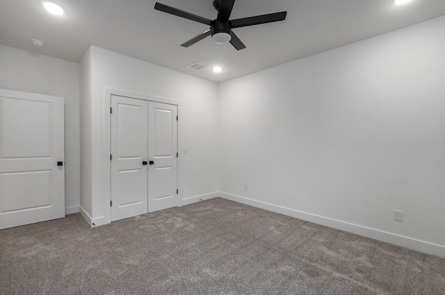 carpeted empty room featuring ceiling fan