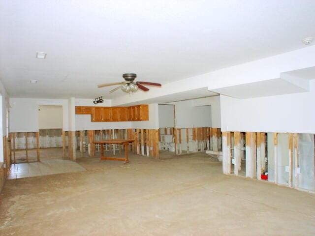 empty room with a ceiling fan