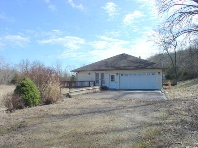 single story home featuring a garage