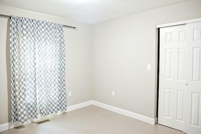 unfurnished bedroom featuring a textured ceiling