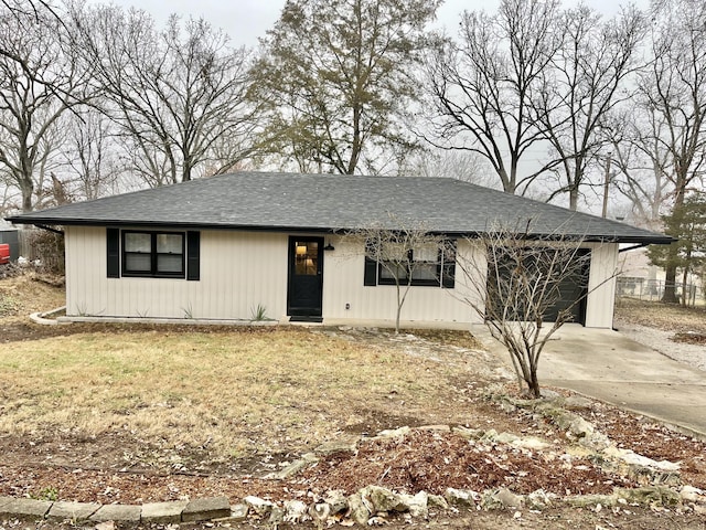 view of front of home featuring a garage and a front lawn