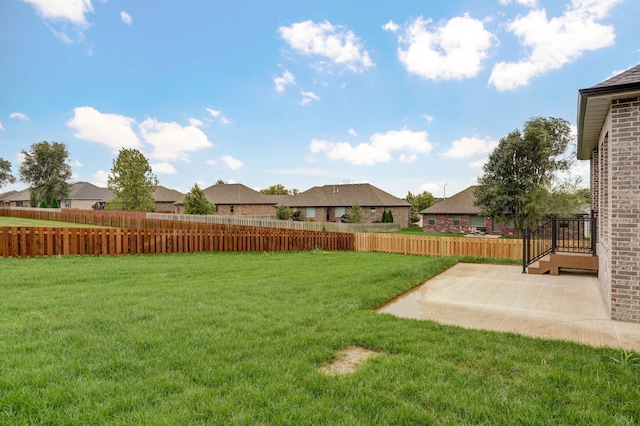 view of yard featuring a patio area