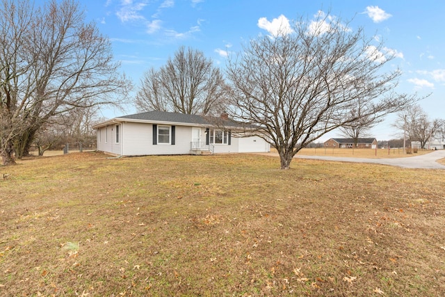 view of front of house featuring a front lawn