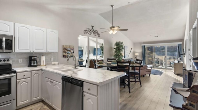 31 Golfshores Dr Unit 19, Branson, MO 65616 - kitchen featuring stainless steel appliances, white cabinetry, sink, and kitchen peninsula