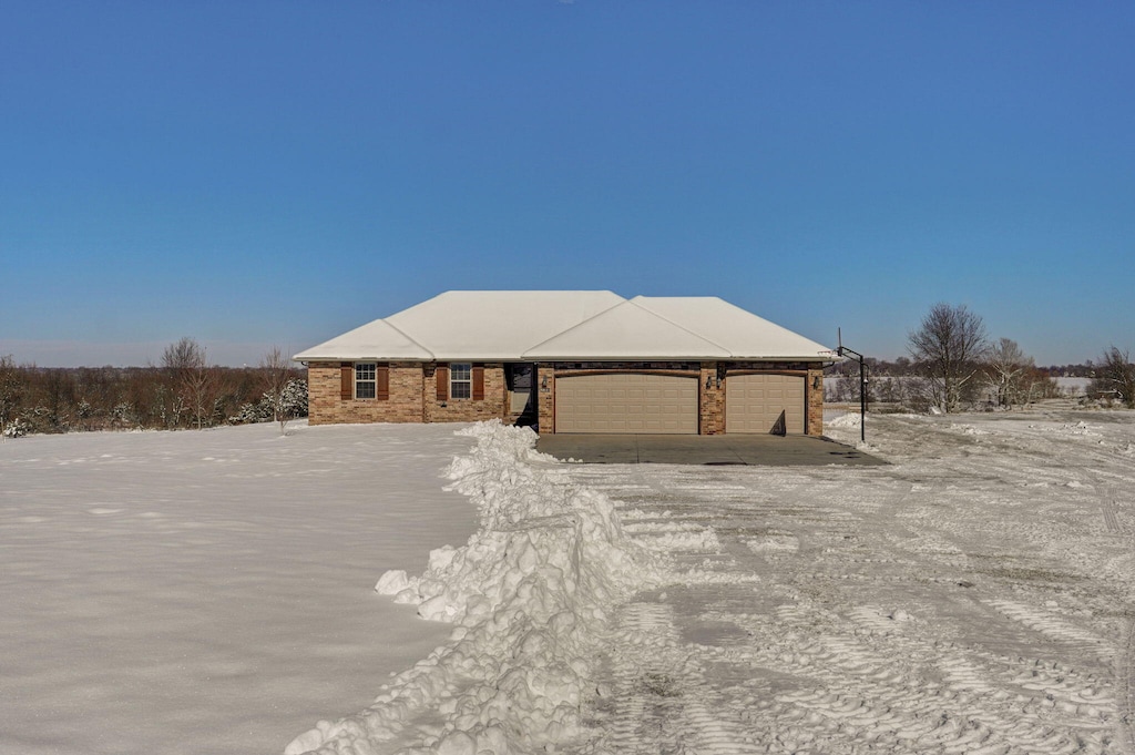 view of front facade with a garage