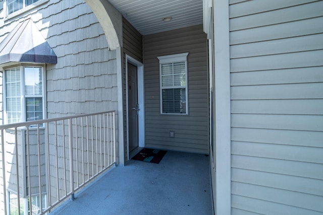 entrance to property featuring a balcony