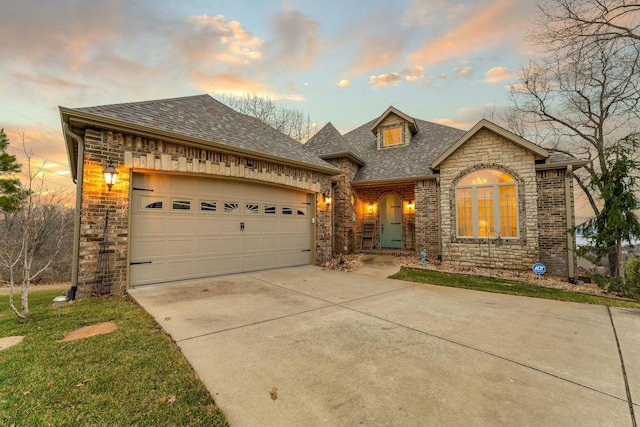 view of front facade featuring a garage