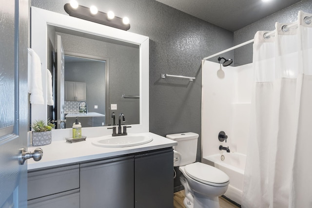 full bathroom featuring vanity, toilet, and shower / bath combo