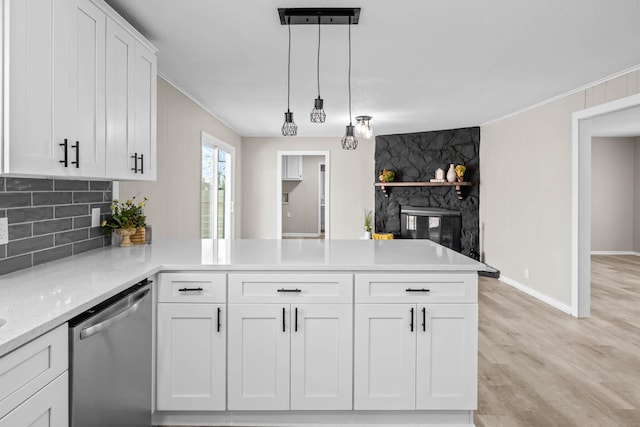 kitchen with backsplash, white cabinetry, a peninsula, light wood finished floors, and dishwasher