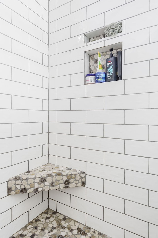 room details featuring tiled shower