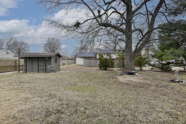 view of yard featuring a storage unit