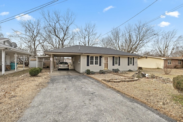 view of front facade featuring a carport