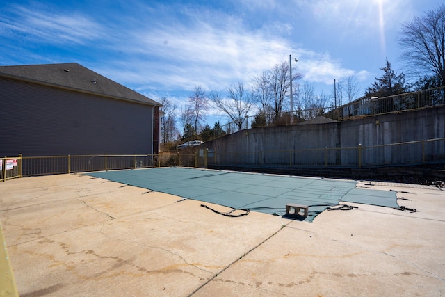 view of swimming pool