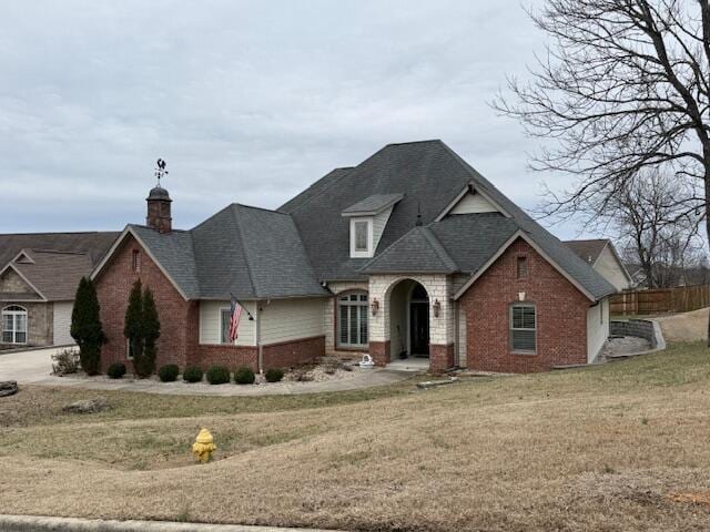 view of front of house with a front yard