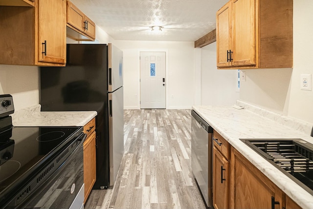 4229 County Road 2120, Pomona, MO 65789 - kitchen featuring stainless steel appliances, light hardwood / wood-style flooring, and a textured ceiling