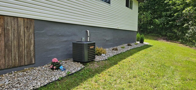 11498 Weatherman Dr, Mountain Grove, MO 65711 - exterior view of central air condition unit
