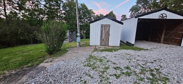 11498 Weatherman Dr, Mountain Grove, MO 65711 - outdoor structure at dusk featuring an outdoor structure and a pole building