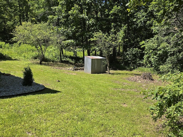 11498 Weatherman Dr, Mountain Grove, MO 65711 - view of green lawn featuring a shed and an outdoor structure
