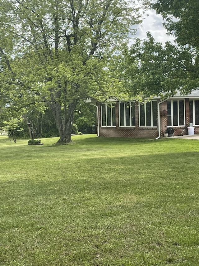 830 Tower Rd, Lebanon, MO 65536 - view of grassy yard