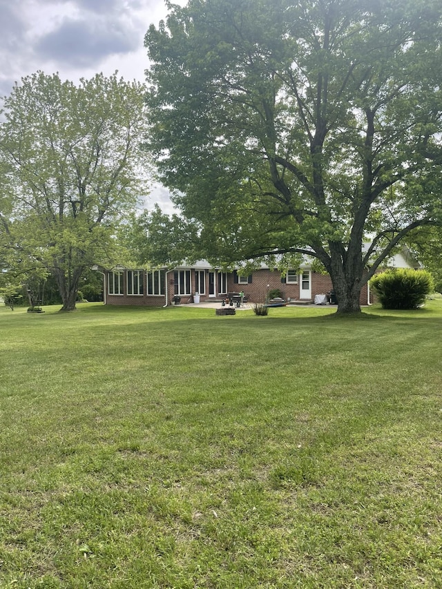 830 Tower Rd, Lebanon, MO 65536 - view of grassy yard featuring a sunroom