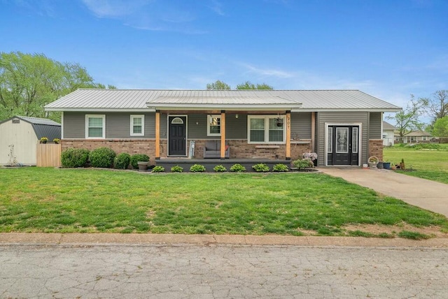 view of front of house featuring a porch and a front lawn