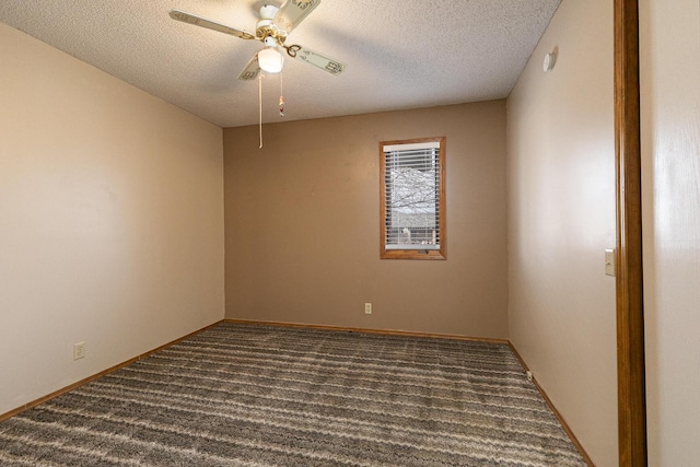 carpeted spare room featuring ceiling fan and a textured ceiling