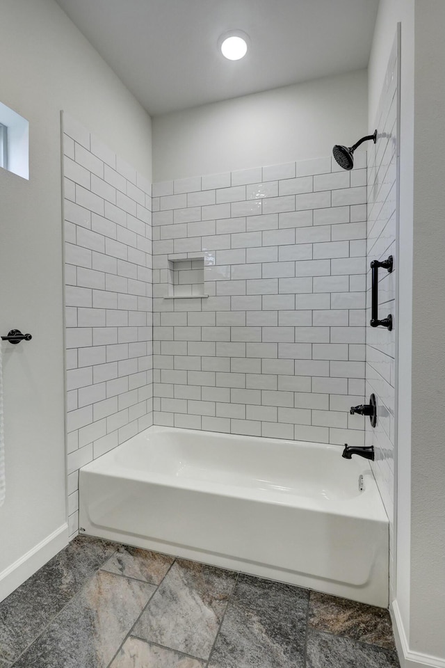 bathroom with tiled shower / bath combo