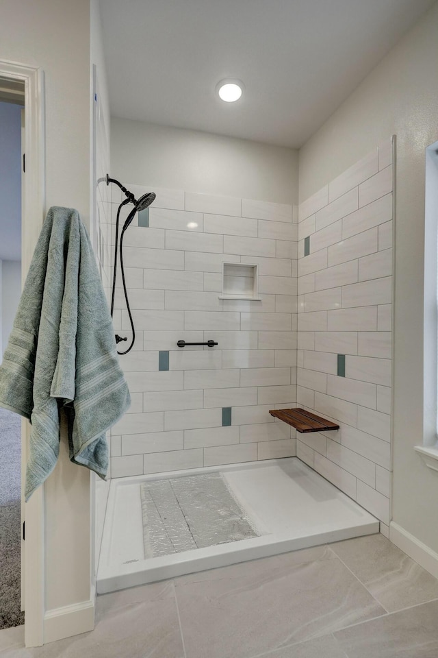 bathroom featuring tiled shower