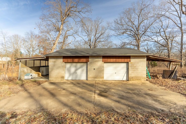 garage featuring a garage