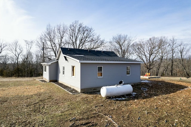 view of side of property featuring a shingled roof