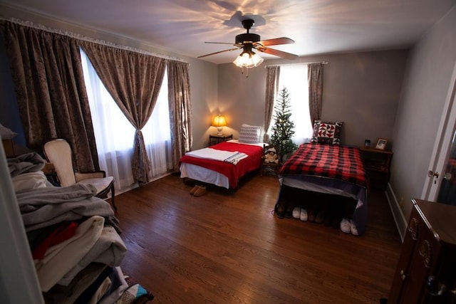 bedroom featuring a ceiling fan and dark wood-style flooring