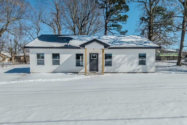 view of front of property