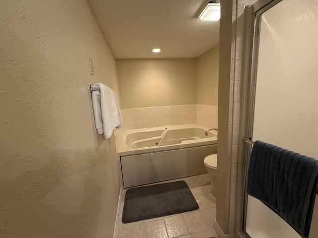 85 La Jolla Dr Unit 352-A, Lake Ozark, MO 65049 - bathroom with a textured ceiling, a textured wall, a tub with jets, and toilet