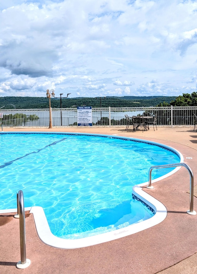310 Flint Rock Ct, Hollister, MO 65672