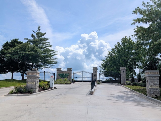 310 Flint Rock Ct, Hollister, MO 65672