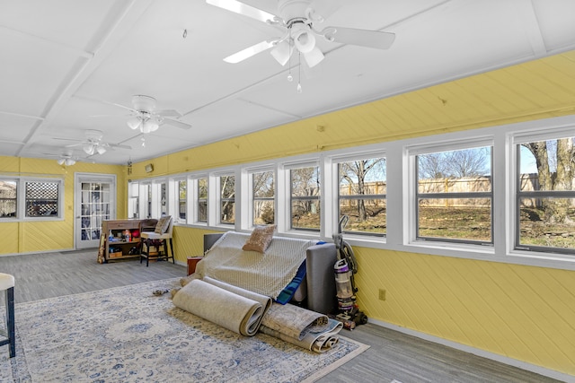 sunroom / solarium featuring a ceiling fan