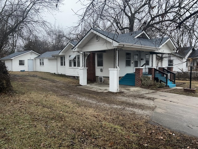 view of front facade with a porch and a front yard