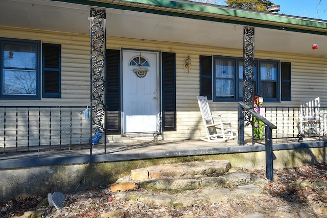 entrance to property featuring covered porch