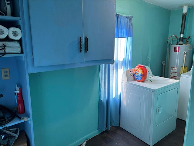 laundry room featuring dark wood-style floors, independent washer and dryer, gas water heater, and cabinet space