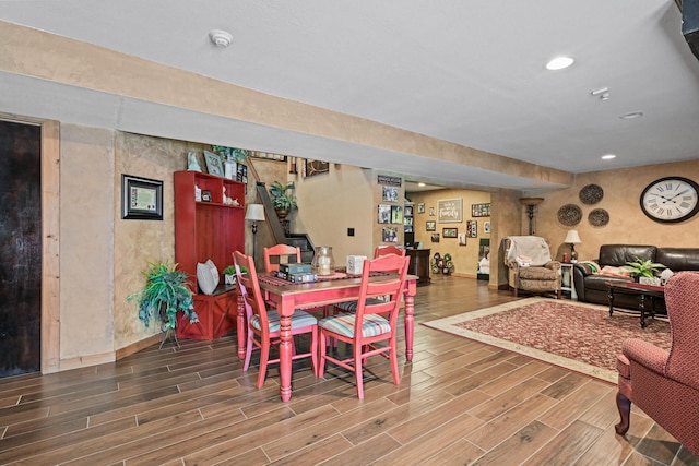 dining room featuring wood tiled floor, baseboards, and recessed lighting