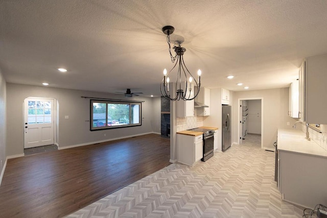 912 Armstrong Ave, West Plains, MO 65775 - kitchen with recessed lighting, appliances with stainless steel finishes, a sink, and light wood-type flooring