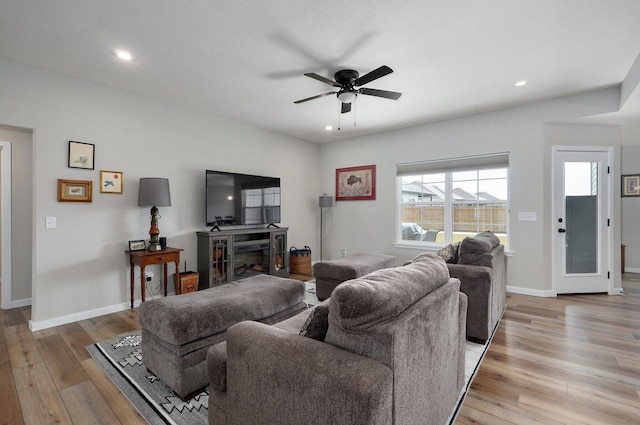 living area with baseboards, ceiling fan, recessed lighting, and light wood-style floors