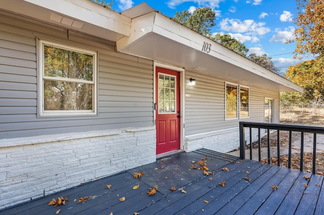 entrance to property featuring a wooden deck