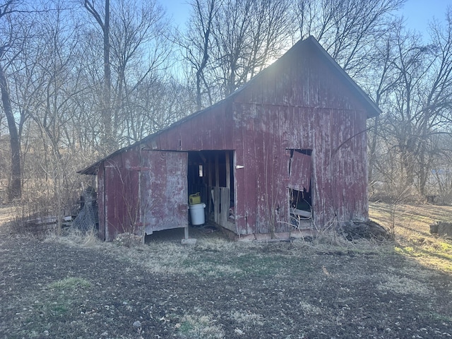 view of outdoor structure featuring an outdoor structure