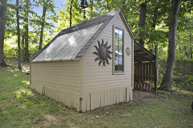 view of outdoor structure featuring an outdoor structure and fence